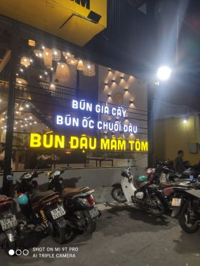 Bảng hiệu khung sắt chữ nổi có đèn