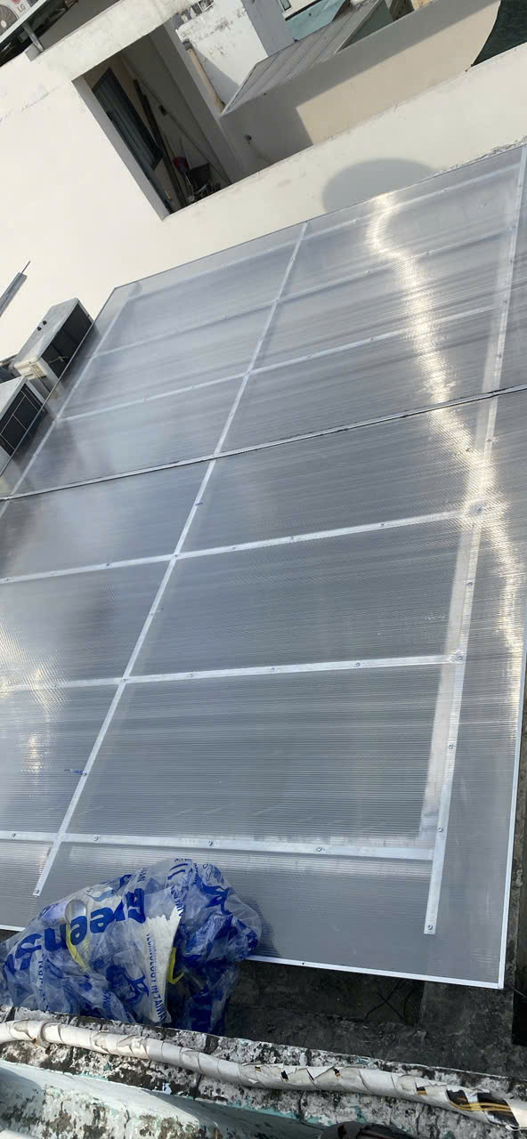 MÁI CHE KHUNG SẮT LỢP TẤM POLY